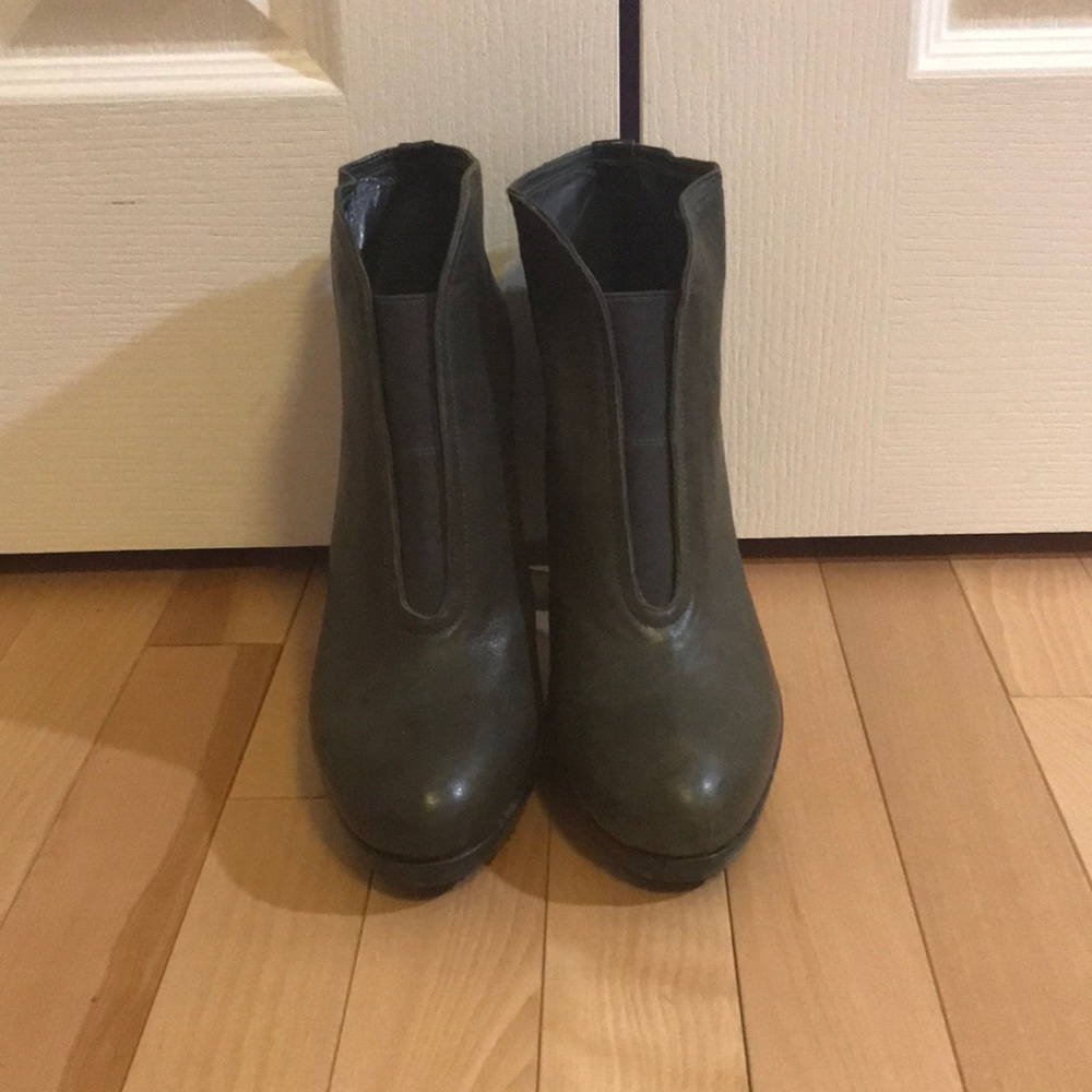 Stuart Weitzman Booties Size 9 - image 1